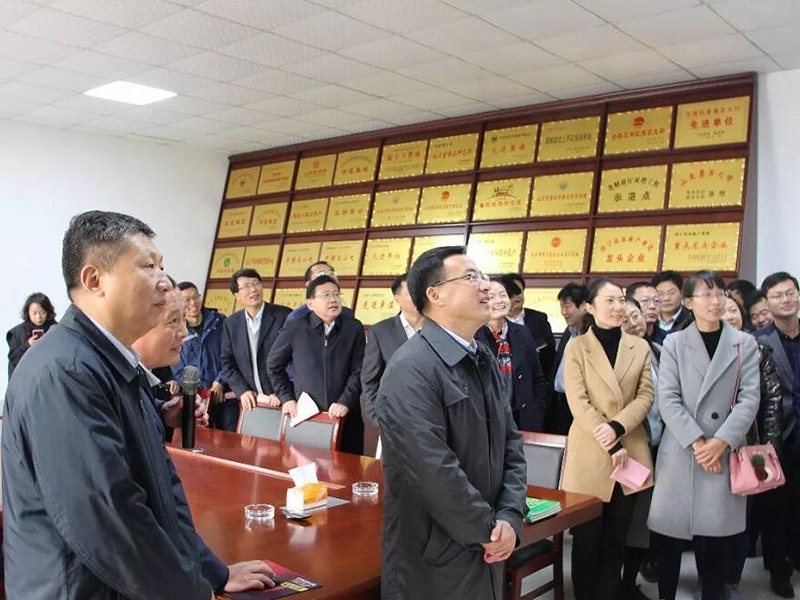 市政府副市長任慶虎帶領全市畜牧業綠色生態發展現場會與會人員到次邱鎮觀摩