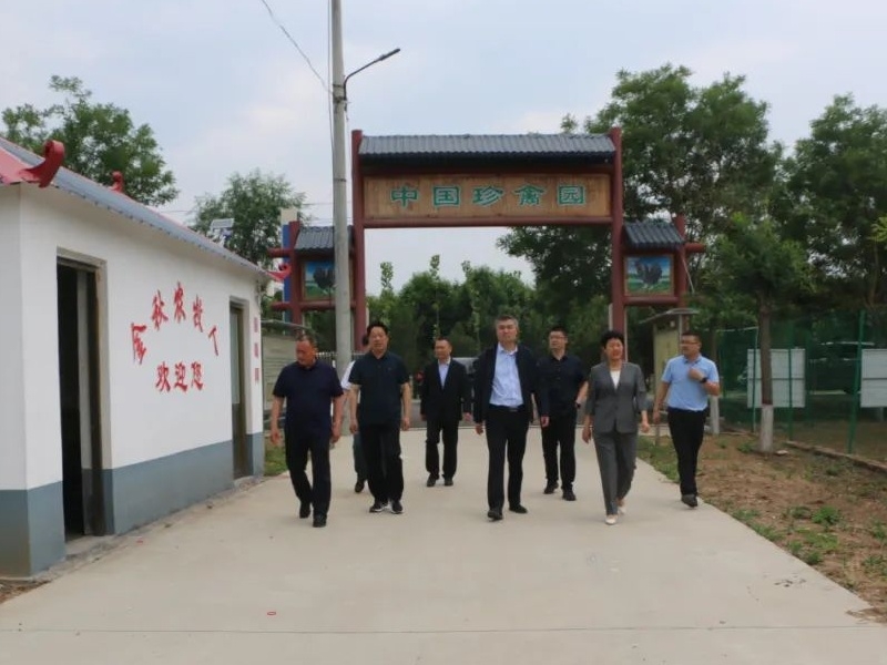 省農(nóng)科院家禽所黨委書(shū)記韓偉一行到金秋農(nóng)牧公司調(diào)研蘆花雞產(chǎn)業(yè)發(fā)展情況