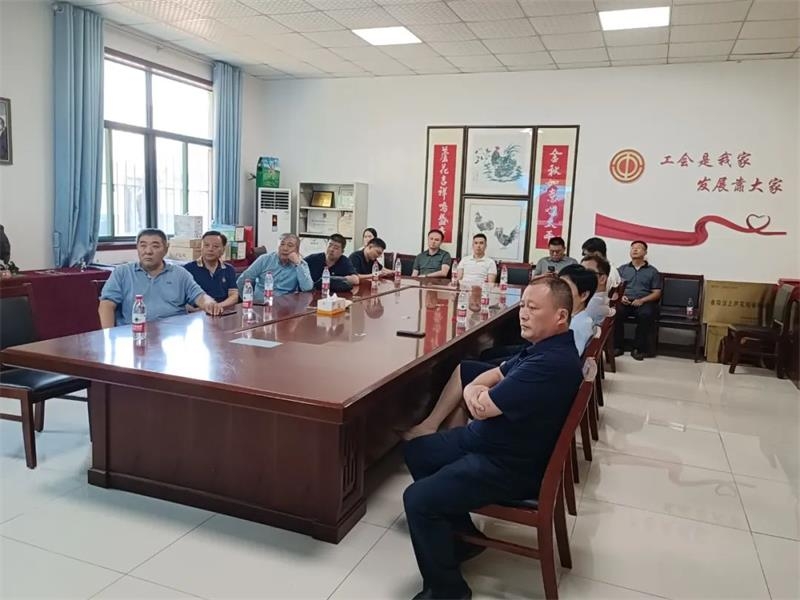 天津華澤文化科技有限公司總經理馬裕民一行到金秋農牧公司考察蘆花雞產業發展情況